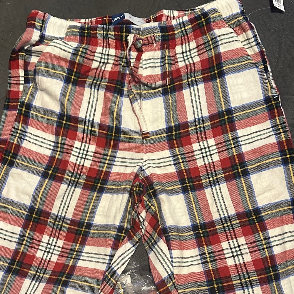 New with tags. Men’s pajama pants. Old Navy. White Tartan plaid * 3 med/1 small*